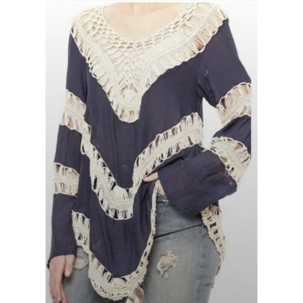 Umgee Womens Tunic Size Large Textured Boho Crochet Navy Blue Beige Blouse